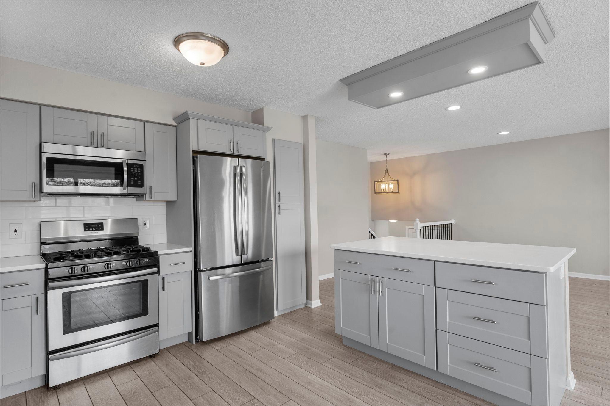 14510 Wellington Road Minnetonka, MN 55391 - Photo 9 of 70