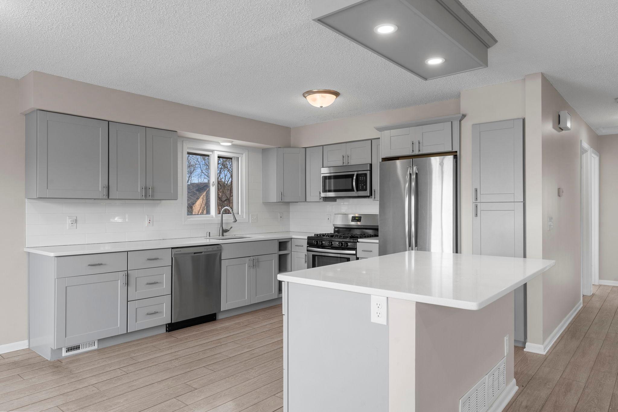 14510 Wellington Road Minnetonka, MN 55391 - Photo 10 of 70