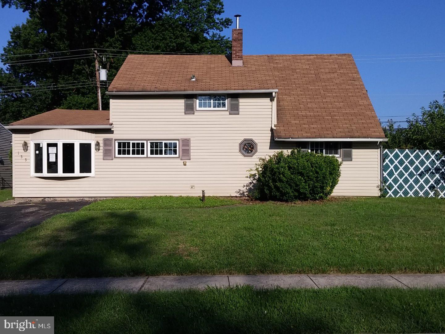 133 Goldengate Road Levittown, PA 19057 - Photo 1 of 12