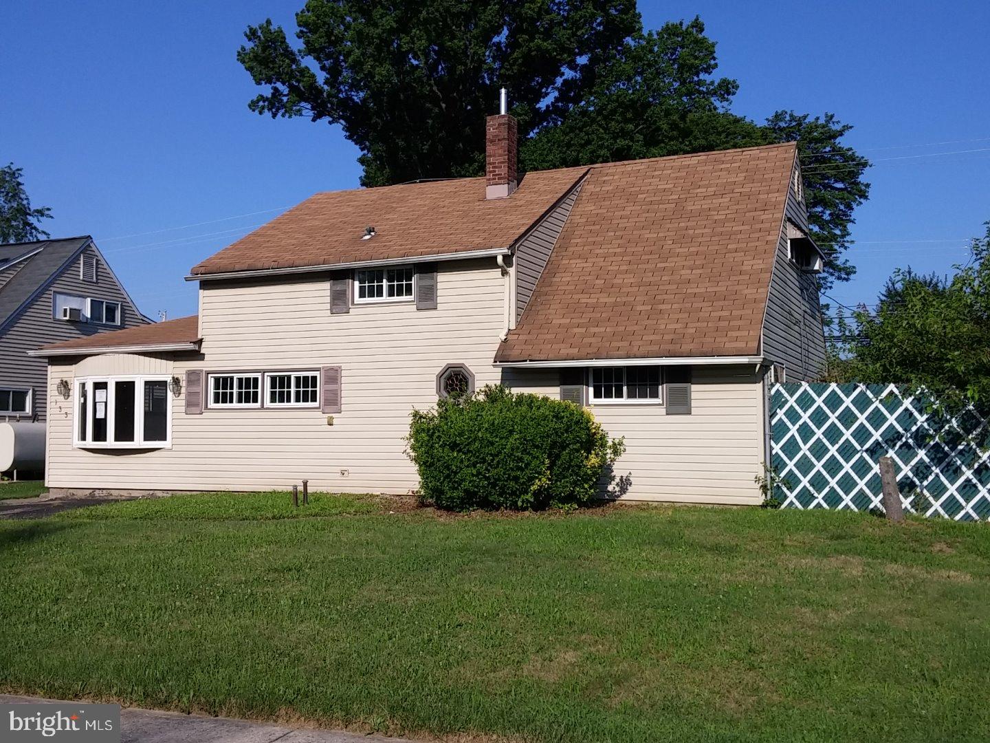 133 Goldengate Road Levittown, PA 19057 - Photo 2 of 12