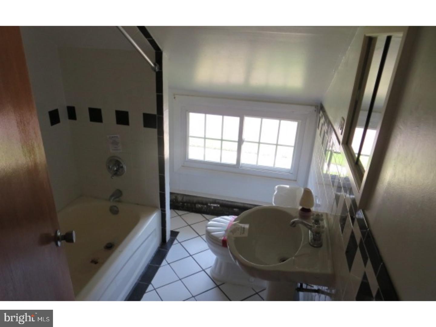 133 Goldengate Road Levittown, PA 19057 - Photo 11 of 12
