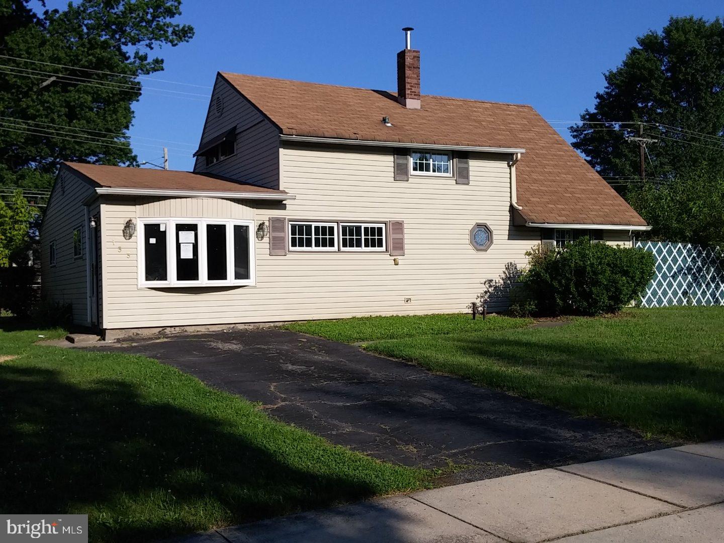 133 Goldengate Road Levittown, PA 19057 - Photo 3 of 12