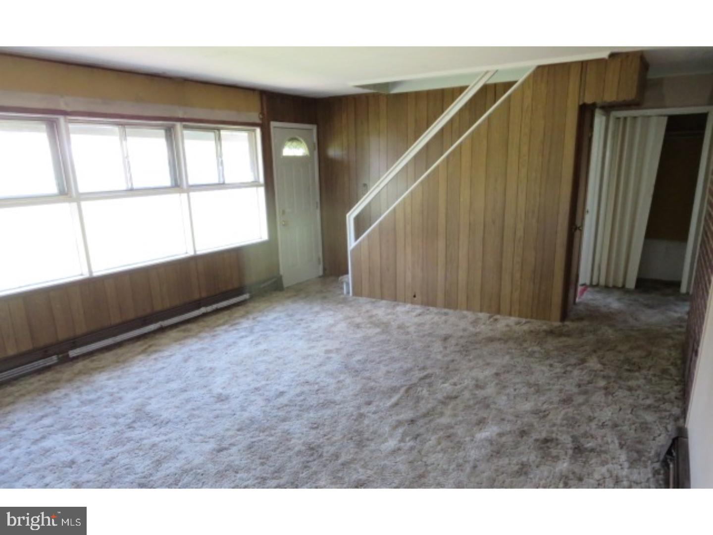 133 Goldengate Road Levittown, PA 19057 - Photo 4 of 12