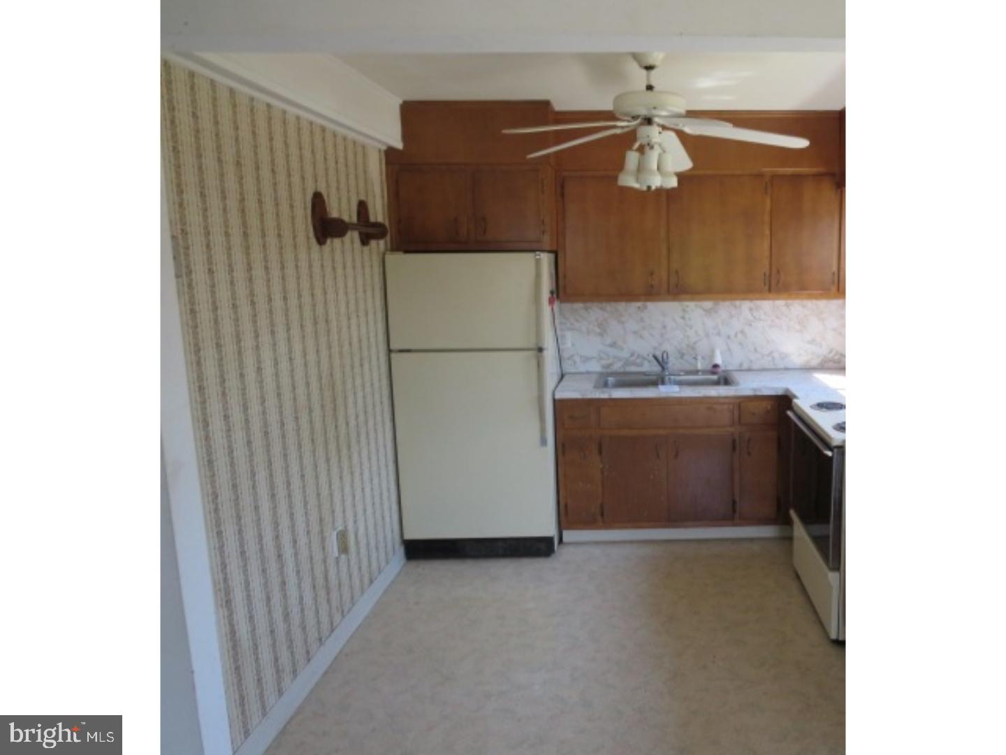 133 Goldengate Road Levittown, PA 19057 - Photo 6 of 12