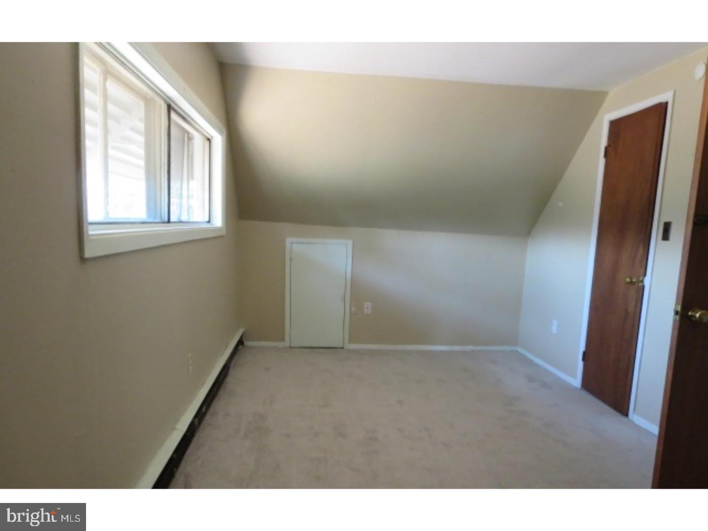 133 Goldengate Road Levittown, PA 19057 - Photo 10 of 12