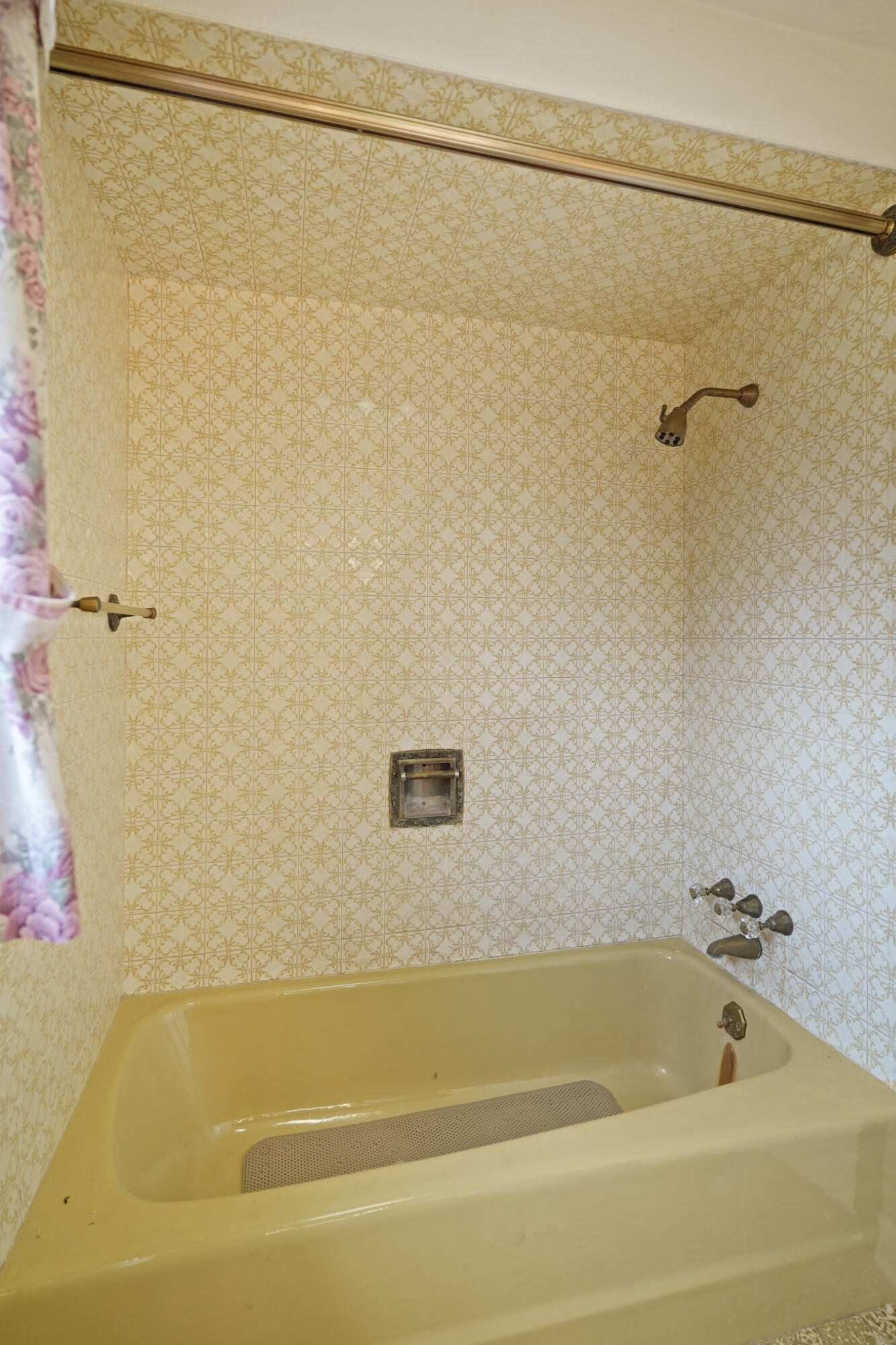 2844 Cozy Acre Road Mount Pleasant, WI 53406 - Photo 10 of 34 Bathtub