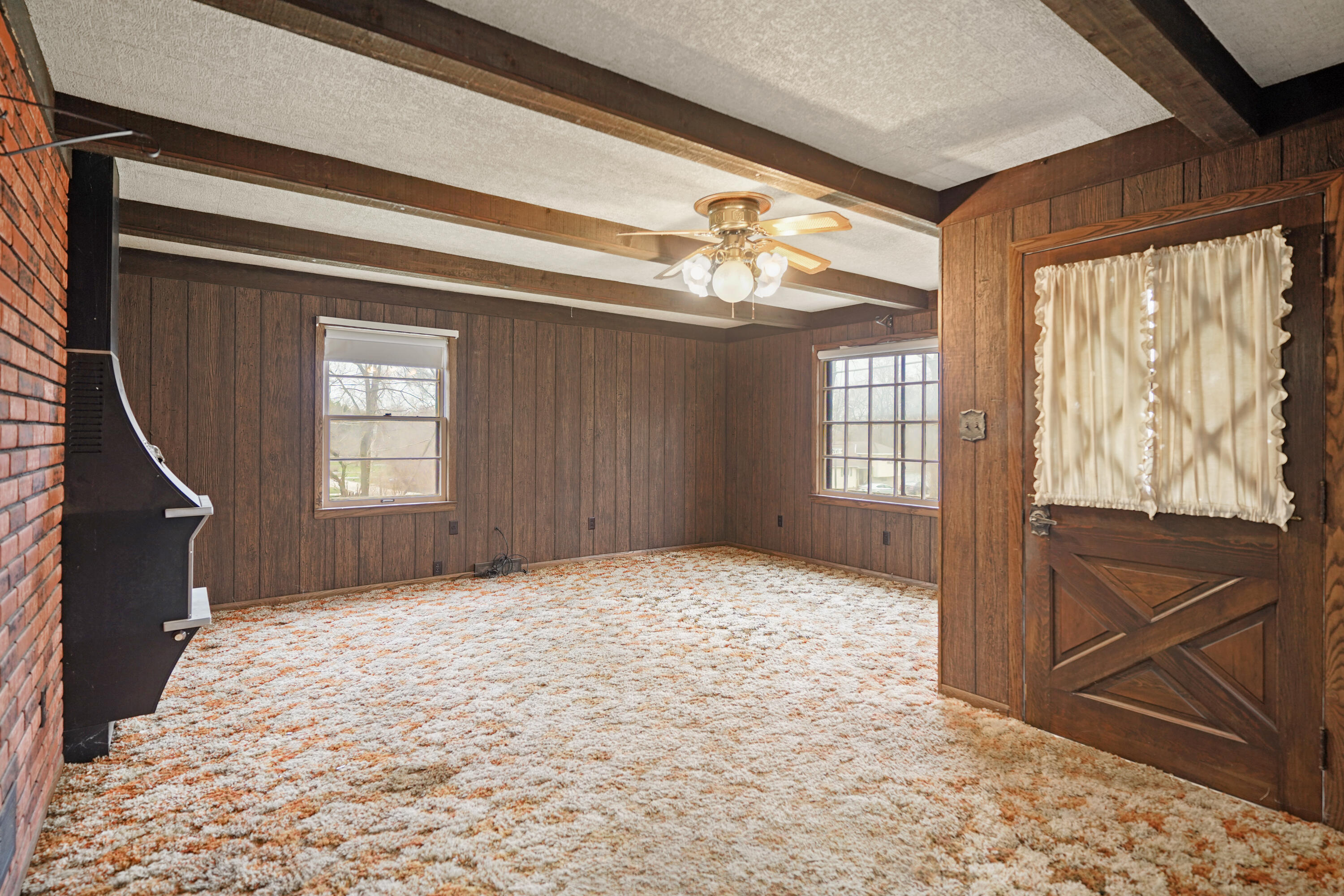 2844 Cozy Acre Road Mount Pleasant, WI 53406 - Photo 13 of 34 Living Room