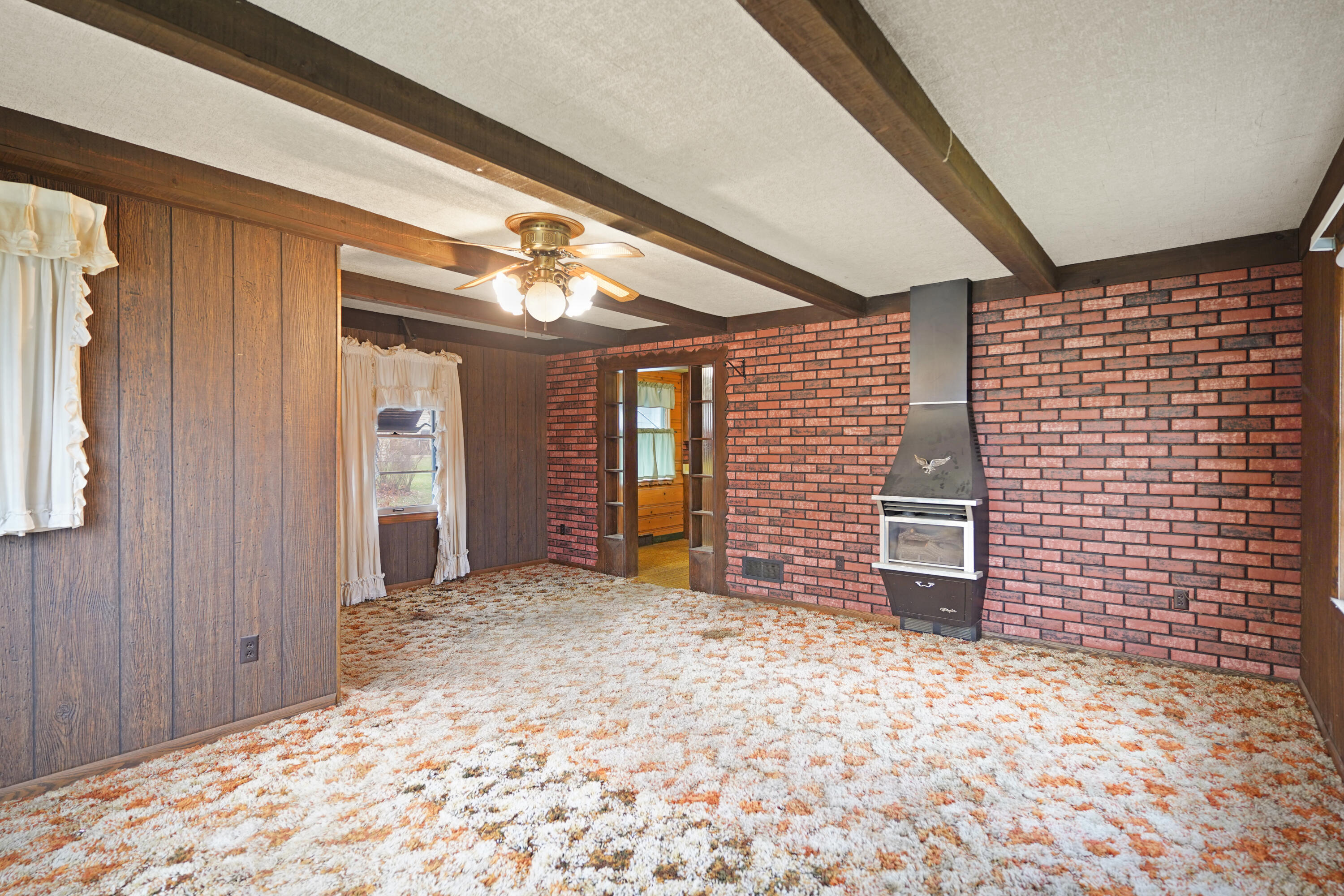 2844 Cozy Acre Road Mount Pleasant, WI 53406 - Photo 15 of 34 Living Room