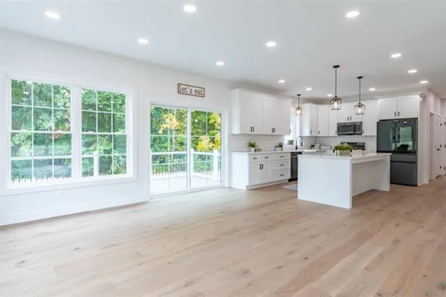 $925,000 | 77 White Rock Hill Road, Bow, NH 03304