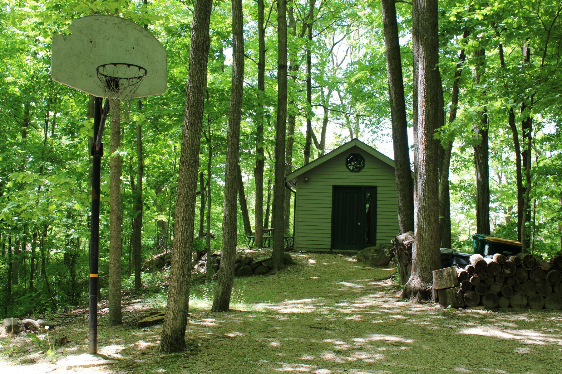 9561 Maple Tree Road Kewaskum, WI 53040 - Photo 26 of 46 driveway area