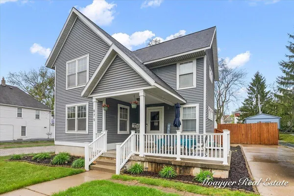 $299,900 | 875 Martin Luther King Junior Street Southeast, Grand Rapids, MI 49507