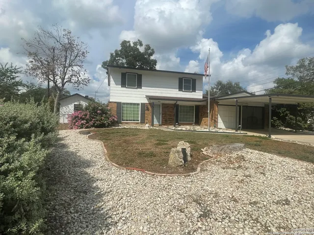 a view of a house with a yard