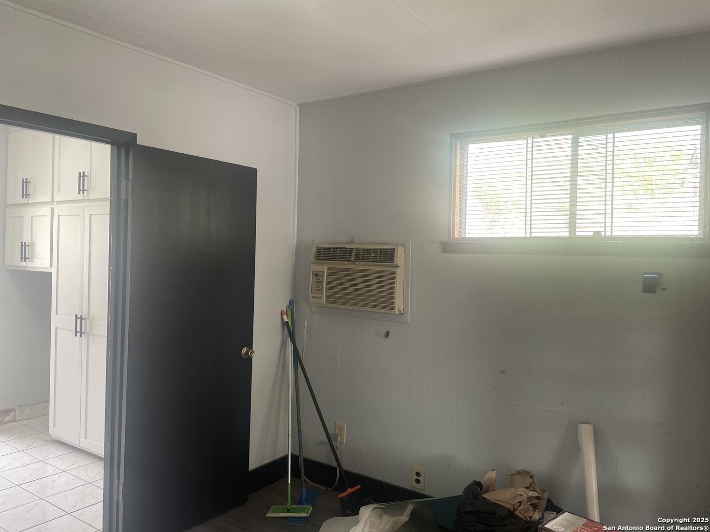 9411 Wahada Avenue San Antonio, TX 78217 - Photo 48 of 49 a view of a room with gym equipment