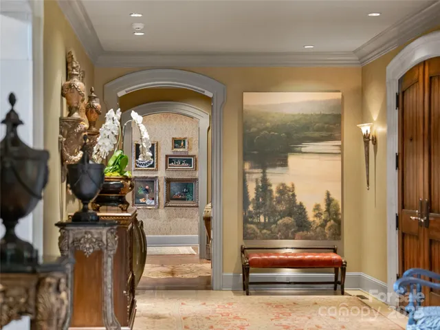 a view of livingroom with furniture