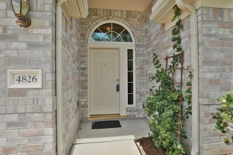 a view of an entrance of the house