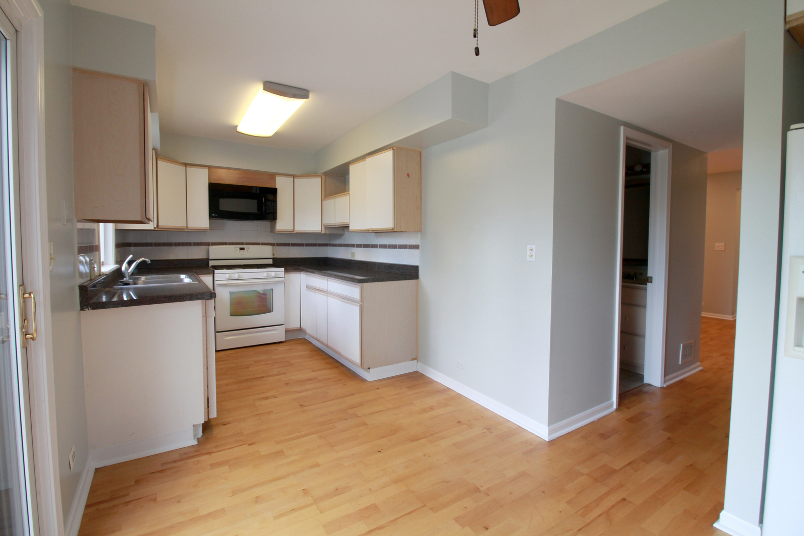 744 Ebbtide Schaumburg, IL 60193 - Photo 11 of 23