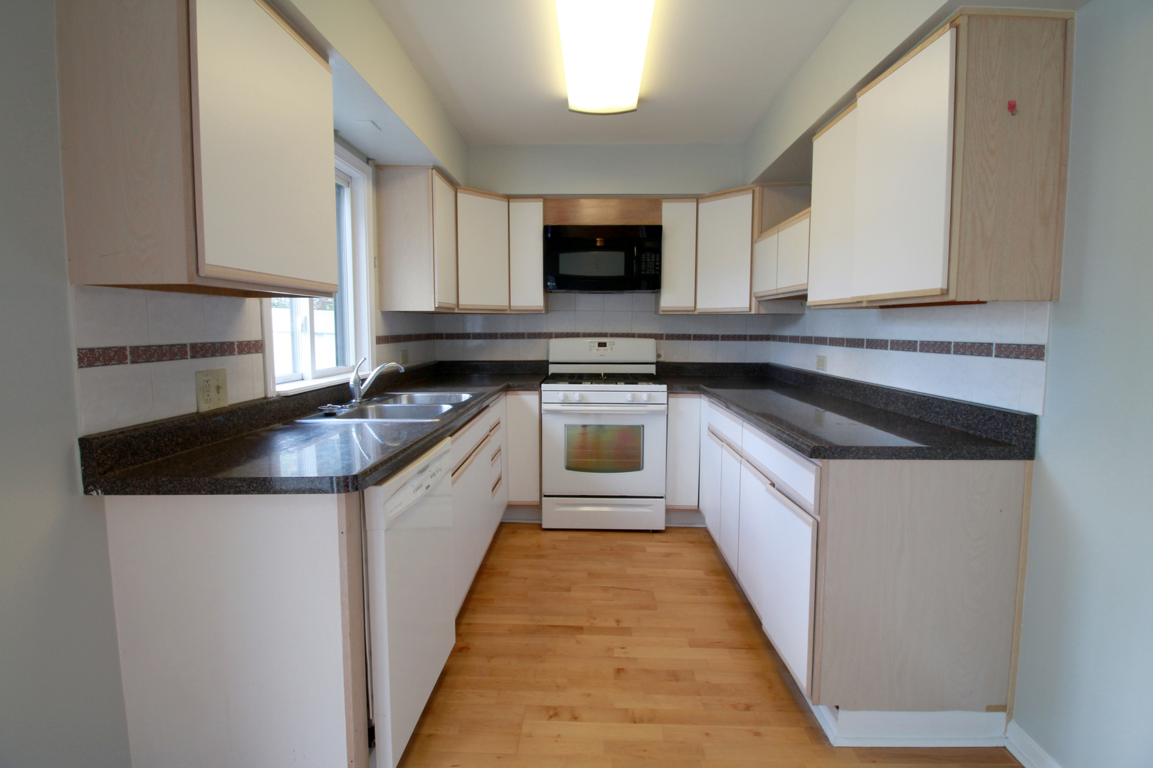 744 Ebbtide Schaumburg, IL 60193 - Photo 12 of 23