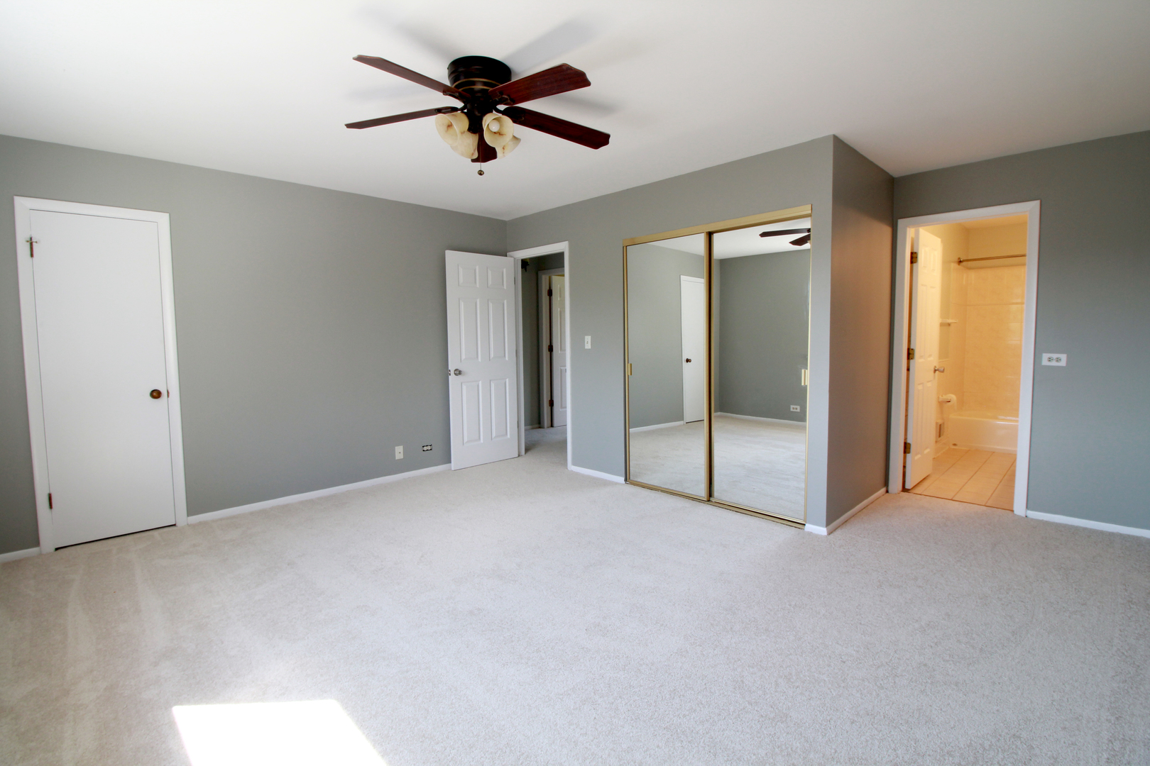 744 Ebbtide Schaumburg, IL 60193 - Photo 13 of 23