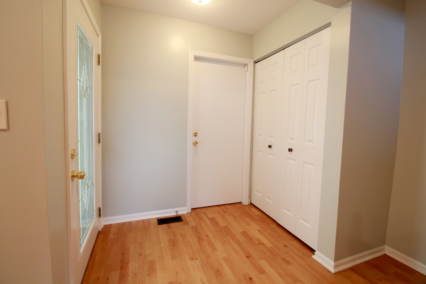 744 Ebbtide Schaumburg, IL 60193 - Photo 3 of 23