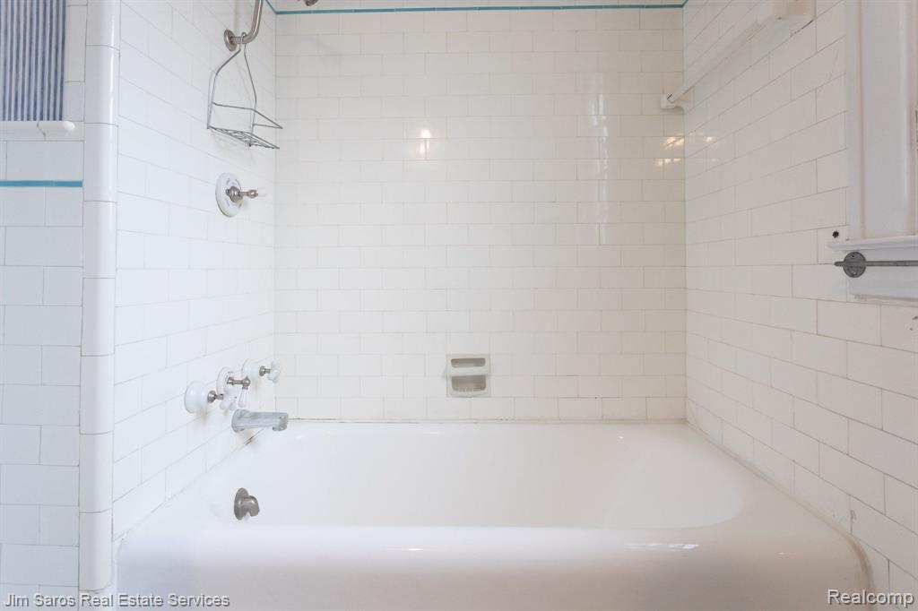 974 Nottingham Road Grosse Pointe Park, MI 48230 - Photo 16 of 18