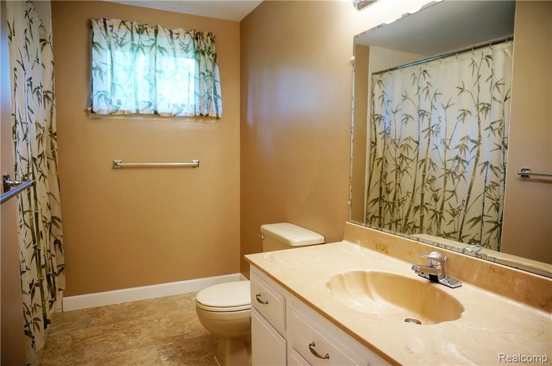 1961 Ruby Avenue Rochester, MI 48309 - Photo 14 of 25 Bath 1a.jpg