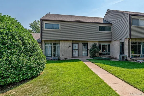 $2,600 | 4631 West Ponds Circle, Littleton, CO 80123