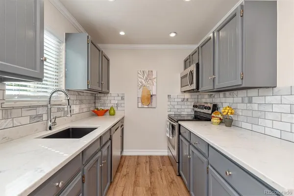 $2,600 | 4631 West Ponds Circle, Littleton, CO 80123