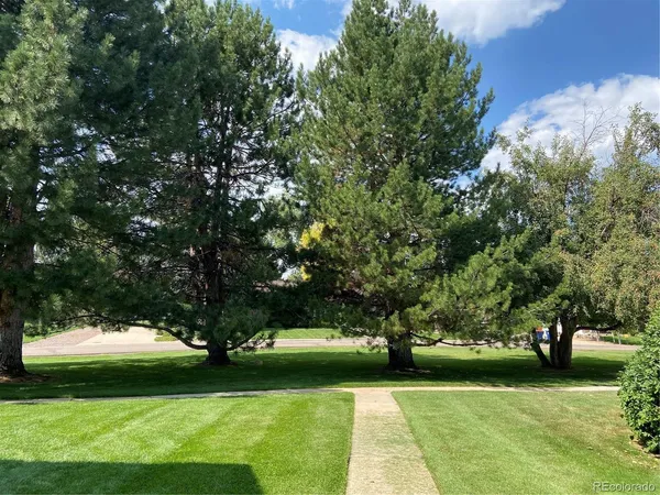 $2,600 | 4631 West Ponds Circle, Littleton, CO 80123