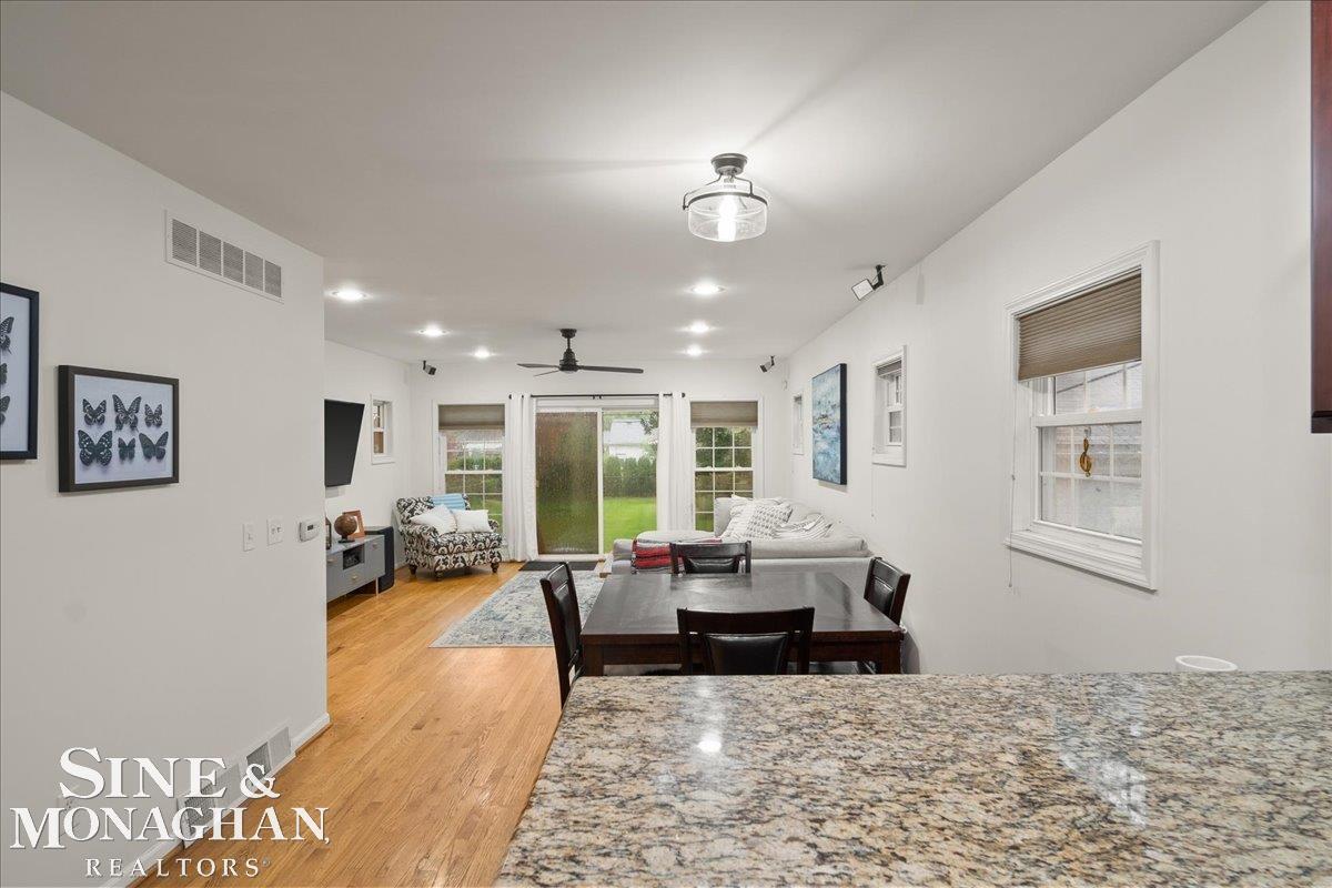 1729 Hampton Road Grosse Pointe, MI 48236 - Photo 14 of 38 50144805-555006c0-8732-45fb-9187-e6bae8262c89.JPG