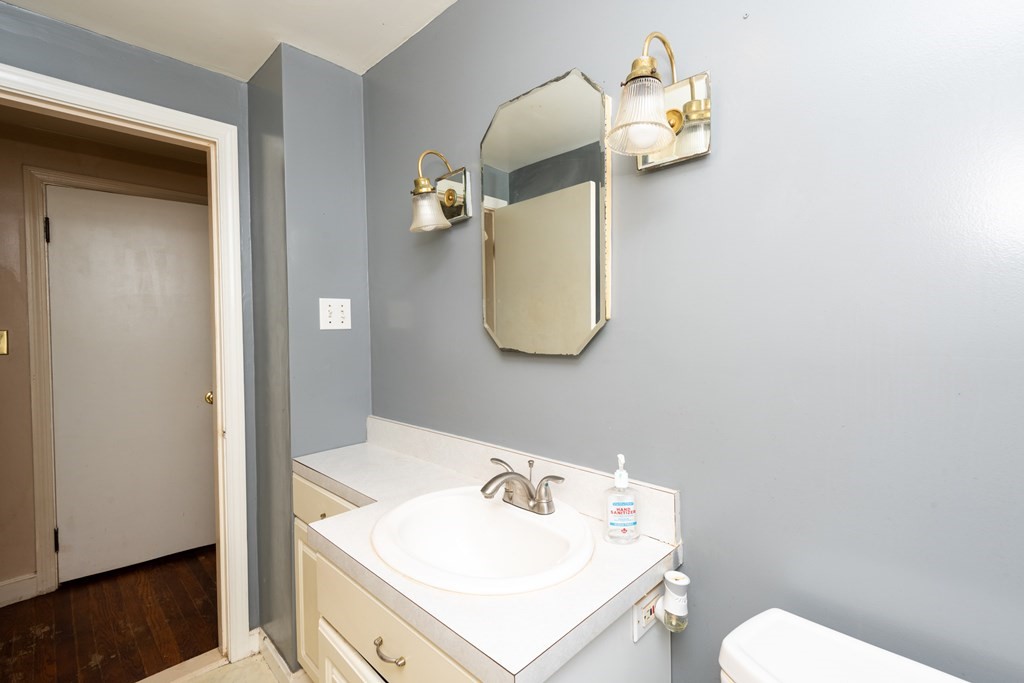 26 Longhill Road Lynn, MA 01904 - Photo 18 of 27 Gallery Image 18