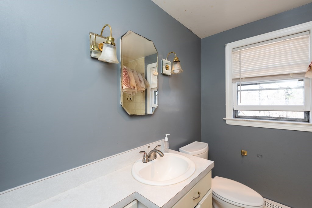 26 Longhill Road Lynn, MA 01904 - Photo 19 of 27 Gallery Image 19