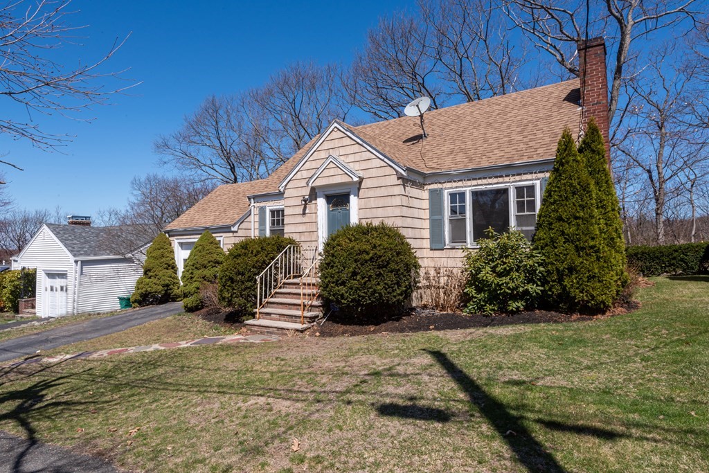 26 Longhill Road Lynn, MA 01904 - Photo 4 of 27 Gallery Image 4