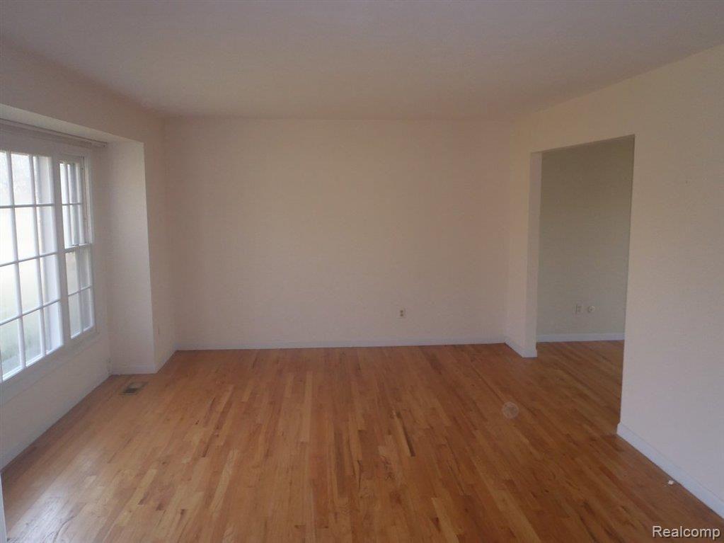 8431 Church Road Grosse Ile, MI 48138 - Photo 6 of 15 P3130065.JPG