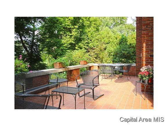 1620 Illini Road Springfield, IL 62704 - Photo 2 of 24