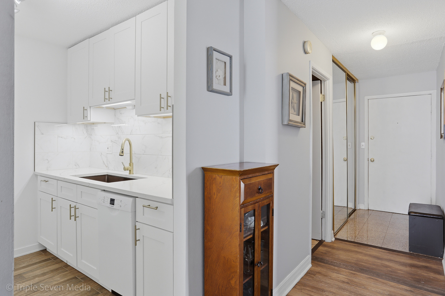 1043 South York Road, Unit 402 Bensenville, IL 60106 - Photo 2 of 23