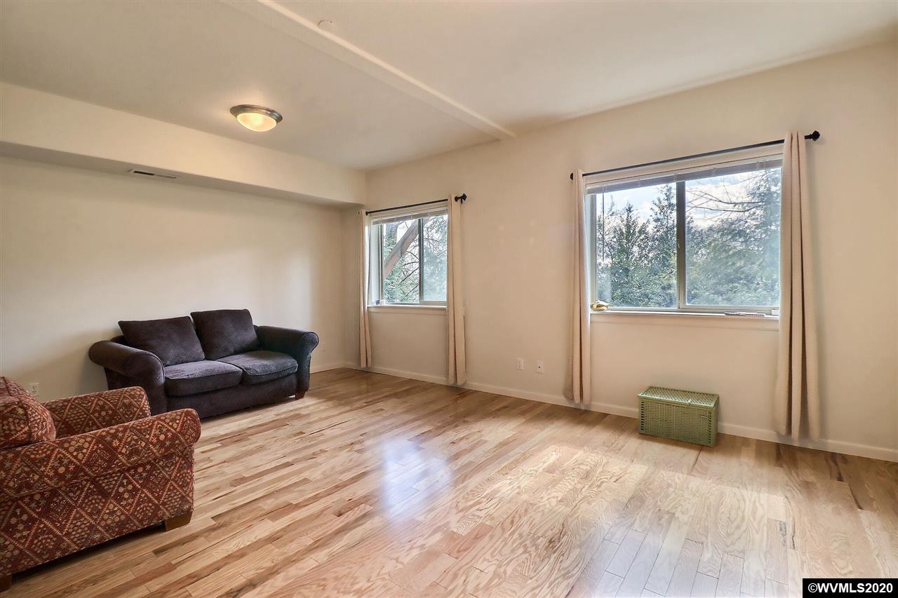 4220 South Slavin ( Road Portland, OR 97239 - Photo 12 of 25
