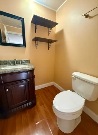 $1,800 | 8901 South Roberts Road, Unit 203, Hickory Hills, IL 60457