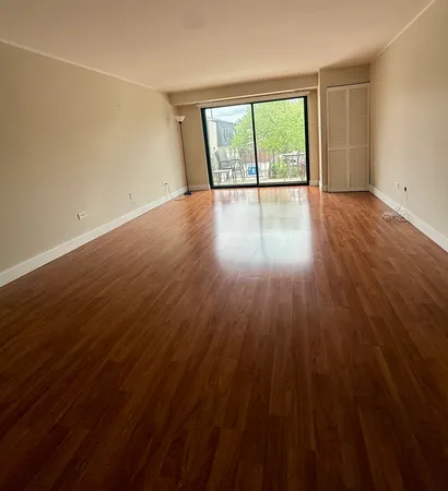 $1,800 | 8901 South Roberts Road, Unit 203, Hickory Hills, IL 60457