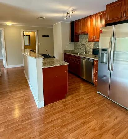 $1,800 | 8901 South Roberts Road, Unit 203, Hickory Hills, IL 60457