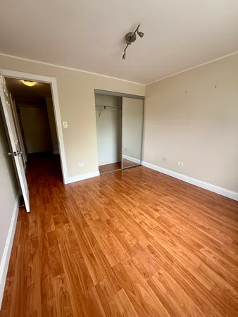$1,800 | 8901 South Roberts Road, Unit 203, Hickory Hills, IL 60457