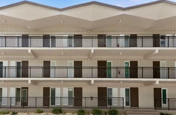 $1,690 | 1967 South Ocean Boulevard, Unit 205, Lauderdale-by-the-Sea, FL 33062
