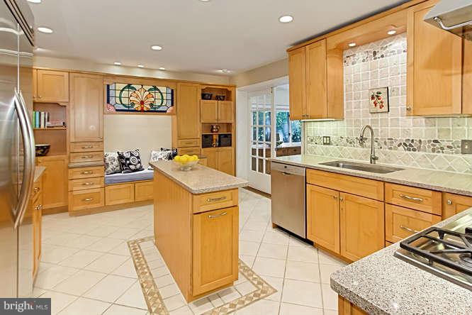 4911 Little Falls Road Arlington, VA 22207 - Photo 14 of 30 Kitchen