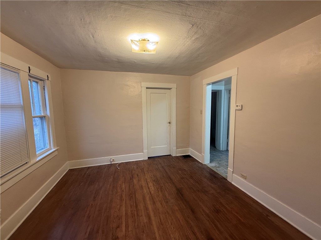 936 East Moore Street Decatur, IL 62521 - Photo 3 of 9