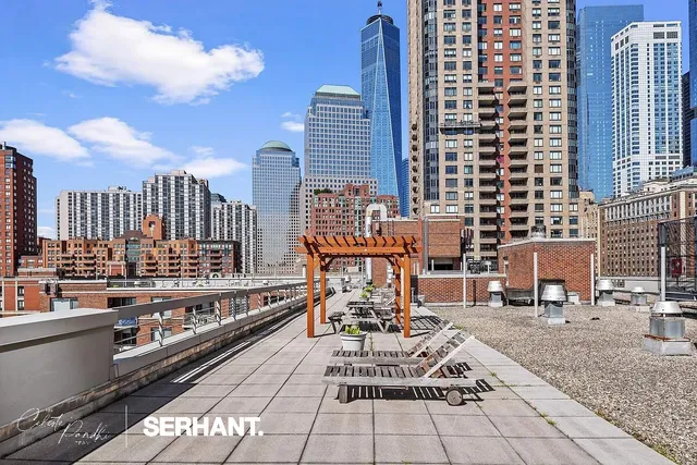 $599,000 | 2 South End Avenue, Unit 6J | Battery Park City