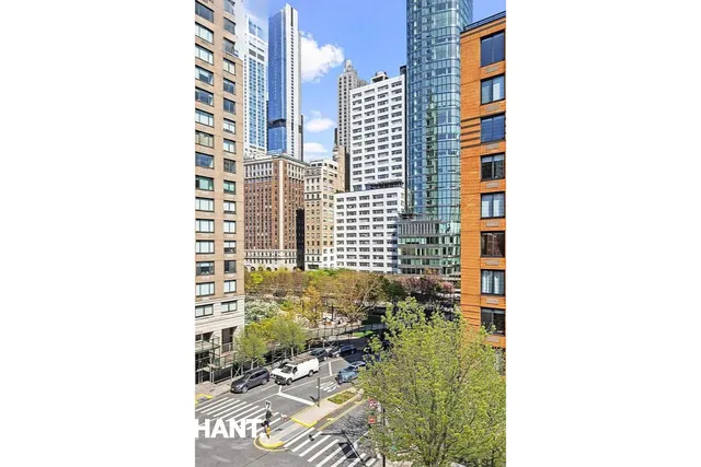 $599,000 | 2 South End Avenue, Unit 6J | Battery Park City