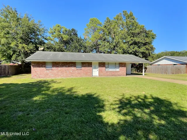 $1,350 | 102 Elliott Place, Ocean Springs, MS 39564
