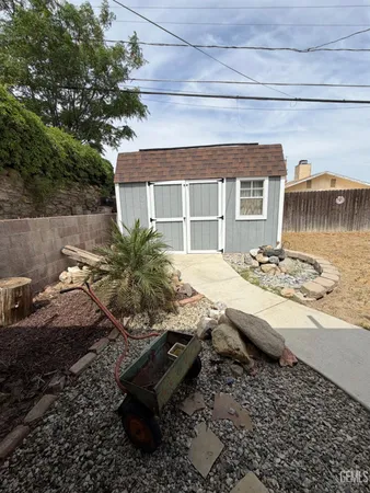 a view of a house with backyard and sitting area