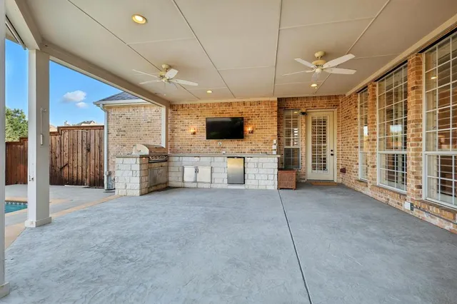 a view of a livingroom with furniture