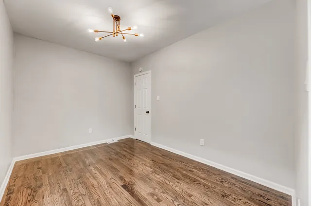 a view of empty room with a ceiling fan