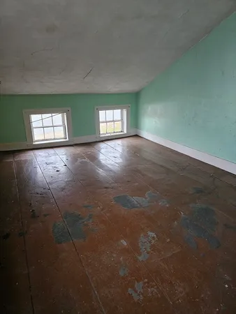 a view of empty room with window